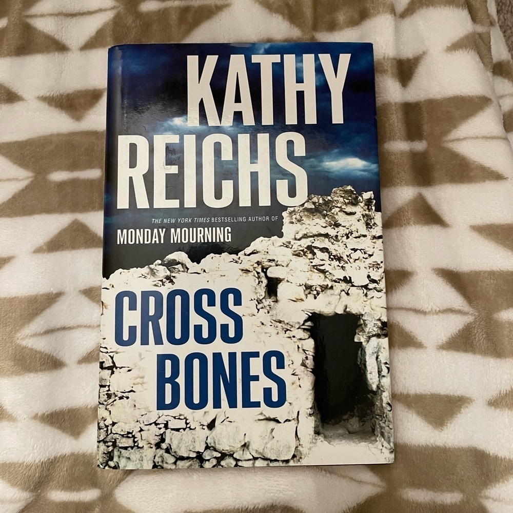 Kathy Reichs “Cross Bones” Book